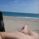 Xtudr - Playa nudista de la Mar Bella en Barcelona: Per tal d'informar de quan hi anem i esperem que algú ens posi crema a l'esquena i ... més enllà del nostre cos.  Només per a nudistes, no per a gais que van a lluir-hi el banyador.
------
Para informar de cuándo vamos y esperamos que alguno nos pomga crema en la espalsa y ... más allà de nuestro cuerpo.  Sólo para nudistas, no para gays que acuden para lucir su bañador.