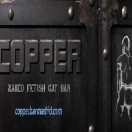 Xtudr - Copper Bar: Copper abrió sus puertas en septiembre del 2001 destinado exclusivamente a público gay y amigos. Desde entonces, es un punto de encuentro, presidido por un criterio de libertad en la expresión personal de las preferencias individuales, sin otras limitaciones que las del respeto hacia los demás y a las normas de nuestra organización y estilo. Copper es un bar FETISH; para entrar basta con quitarse la ropa; admitimos ropa interior, suspensorios y ropa fetichista todos los días.
