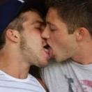 Xtudr - BÉSAME: PARA TIOS QUE LES MOLE MORREARSE Y MEZCLAR SALIVA CON OTROS TIOS, PASAR LA LENGUA POR LOS DIENTES LAS ENCIAS Y EL PALADAR HASTA LA ASFIXIA.
Y QUE POR SUPUESTO QUE UN MORREO A FONDO ES MUCHO MAS INTIMO, TRANSGRESOR Y WARRO QUE COMER UN RABO UN CULO O UNOS PIES