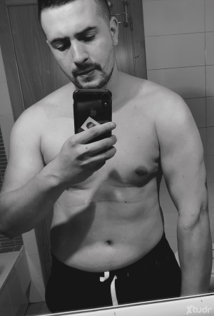 Xtudr - tonox47: Soy activo me gusta las chicas y los femboys 