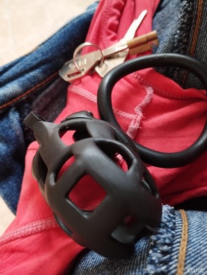 Xtudr - u1l9h9fo: Some dominant man who wants to do things to me? I'm in chastity, submissive, and want to be used.