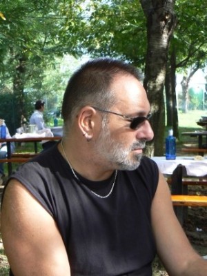 Xtudr - Amo_Ose: Dominant Top I like to kiss and be caressed, give cane lashes, cbt, clamps, fisting, ....