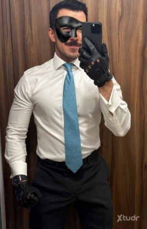 Xtudr - DomNoir: Experienced Dominant. Elegant on the outside. Unrelenting on the inside.
I've spent years navigating this world without nee...