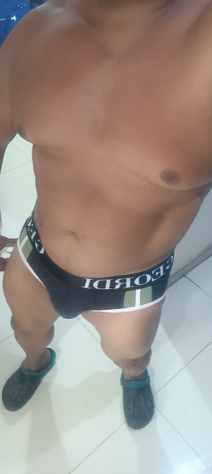Xtudr - MorenoActivo: Soy un amo dominante. Moreno activo en busca de un esclavo full complaciente 