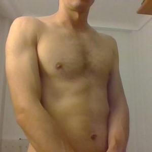 Xtudr - ActivoGuarreo: I have cam or private photos. Interested especially in gagging and watersports (piss and sweat).