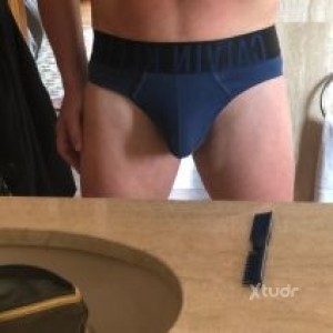 Xtudr - Shyslave: Tio normal rubio, me gusta el gym y el spa, disfruto viendo a los tios desnudos en la sauna y el bano turco, 