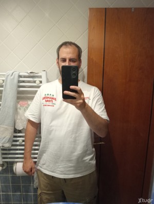 Xtudr - Vikbisum: Soy un hombre alto, delgado, simpático, amable, agradable, con alegría, ganas de disfrutar con la gente.