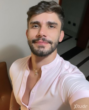 Xtudr - daniel1745: I like going to the gym, watching football, traveling and hiking 