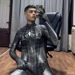 Xtudr - Myke22: I'm into findom and dominating.