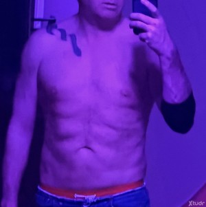 Xtudr - 4cx6fdhl: Laid-back easy-going muscle guy. Looking for mild to wild.