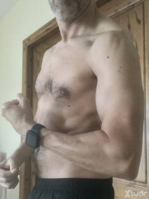Xtudr - ramix: Muscular, athlete, horny and perverted, not shaved. Out of the scene, without attitude. Spanish. Handsome face. I have a good...