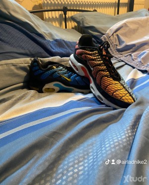 Xtudr - ChavNikeLtdMaster: Looking for scally slave or sub into Nike trainers and white socks and bondage