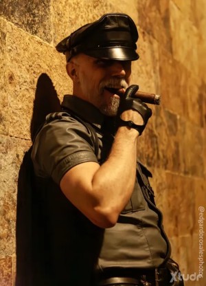 Xtudr - PekeLeather: Aquí para encuentros reales.
No contesto a perfiles sin foto.
I rarely reply to picture-less profiles.
Here to meet up.