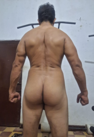 Xtudr - toroblack: Good physique, good body, 179 in height, 38 years old, serious, manly and reserved