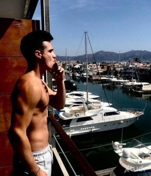 Xtudr - amobarna: Busco esclavo. Ahora en BCN 