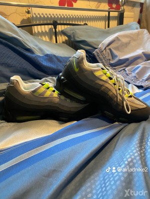 Xtudr - ChavNikeLtdMaster: Looking for scally slave or sub into Nike trainers and white socks and bondage
