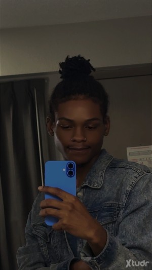 Xtudr - Deemarrii: 👀4 A COO ROOMMATE WHO CAN HOST MY DOG AND I 4 A WHILE UNTIL I GET MY OWN SPOT .DONT DRIVE.CONSISTENT FWB COO BUT HMU LETS...
