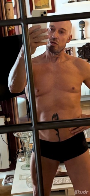 Xtudr - BcnPigHardFun: Mature with experience in submission and somewhat masochistic, few limits, I adapt to try new things.
