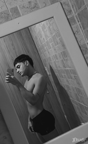 Xtudr - sumiso18_: Sumiso con dueño , soy versátil , busco que me usen , me da igual la edad , físico , en grupos o como sean.