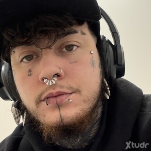 Xtudr - huntybear: Trans man
Looking for some safe fun 
