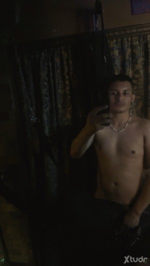 Xtudr - urdadismyride: Looking for older daddies and bears! Sub here and down for anything 