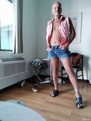 Xtudr - 4skinFun: Passionate oral phallic stimulation and deep uranus tongue probes 
Translation is not needed since the input is already in...