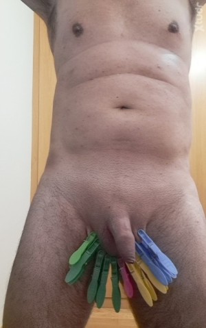 Xtudr - Yeico: Me va mucho servir y obedecer: lamer pies, recibir azotes, humillación, exhibicionismo, adiestramiento y CBT. Adoro ser usado...