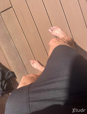 Xtudr - dabute: Mature pervert. Looking for submissive. Foot worship.