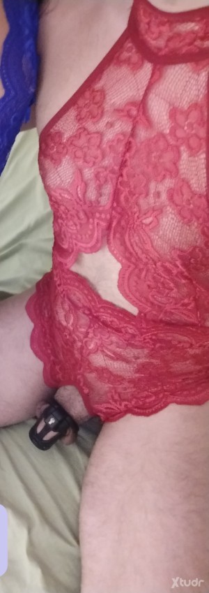 Xtudr - Aaaaaa: Bi. Sumiso. No me gusta el scat o el sexo sin protección. Me encanta servir y el dolor moderado además de la feminización pe...