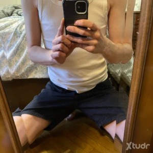 Xtudr - Kevin_sub88: Looking for dominant man/daddy. Real or cam to cam.