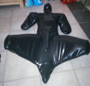 Xtudr - Neuteredpup: Hello, I'm an experienced submissive man looking for someone to dominate me.