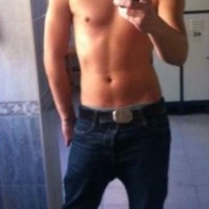 Xtudr - madman24: Busco un Amo dominante que no busque solo sexo.
Entre Andalucía y Madrid.