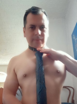 Xtudr - soyputagaydehombres: I'm a leggy, buttless, brown-eyed, short brown-haired guy, I like being a passive slut in lingerie, clothespins...