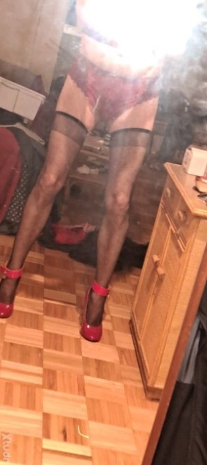 Xtudr - Sofi:  Sumisa, feminizada y obediente. El día que me desvirgaron fue también el día que empecé a transformarme de verdad: desde ento...