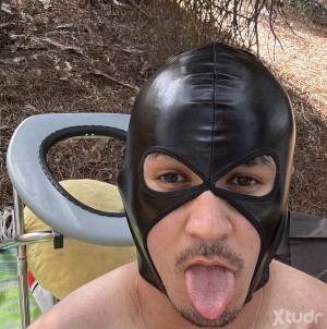 Xtudr - sumisoComeculos: Some guy who does scat?