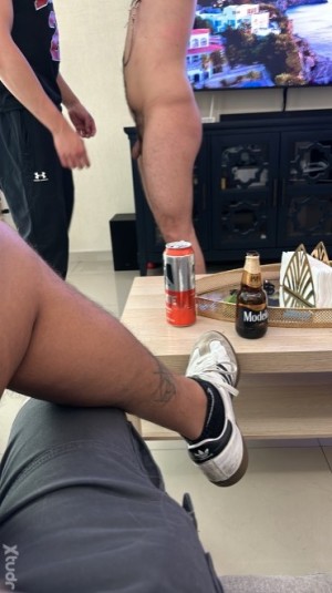 Xtudr - AmoLeafar: Más que un dominante, soy un Amo que transforma putos.
Con años de experiencia real en el BDSM, sé exactamente cómo quebr...
