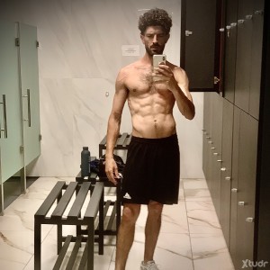 Xtudr - third: Busco hombre Masculino, dominante. Que le flipe que le toquen pies y le coman el culo.