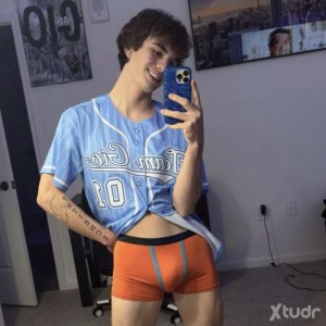 Xtudr - sexyGIO: Wassup my name is Gio and I’m Bi. I prefer boys and loves to be dominated or dominate.