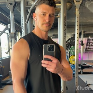 Xtudr - Emery: I feel like u should treat somebody with respect and like they are a person not a peice of meat or whatever, i am the type of...