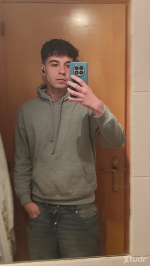 Xtudr - Esclavo_bcn: I'm looking for a master to be his submissive 🚀. As soon as I find a serious one, I'll delete the app