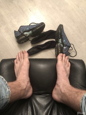 Xtudr - AMOmadrid30: AMO CASH DE MADRID BUSCANDO BUFONAS PARA USAR , lame zapas lapos meos pies trampling pony play cajero humano scat