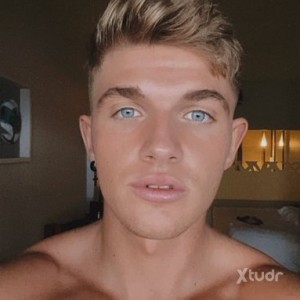 Xtudr - p1nihpei: Hello, I'm a dominant top and I can also be a bottom, I'm into taking control of my submissive bottoms, I love nipple play...