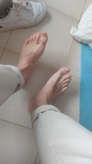 Xtudr - luis99: Hola, chavalin jovencito deportista pijete sumiso lamepies