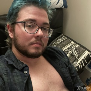 Xtudr - tuft: Trans, autistic, and sarcastic. Chatting around to see who’s out there, happy to go with the flow and see what happens.