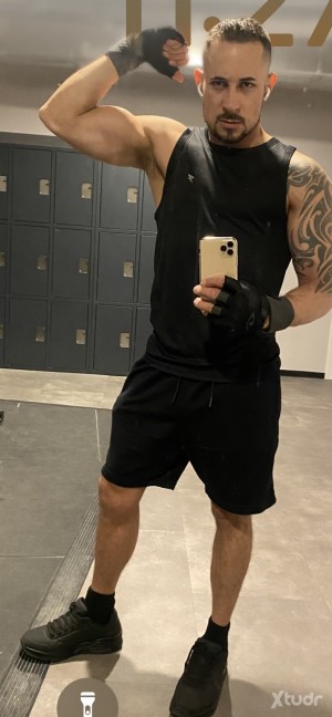 Xtudr - HOTVERSATILXL: I'm versatile, I like masculine guys and that they be versatile or top.