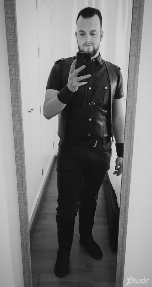 Xtudr - H90: Submissive man without a place.
I'm looking for someone with brains who wants to explore real BDSM.