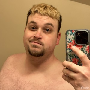 Xtudr - skysailing: Foot fetish (shoes socks and feet) married looking for fun together or separate. Let’s chat