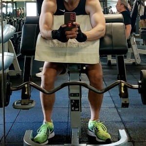 Xtudr - amo-busca-morbo: I'm looking for dominant men to fuck my submissive together.