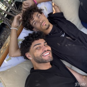 Xtudr - jeffisnla: 6’9” D1 ATHLETE FROM BROOKLYN… NEW TO LA WITH MY BF SOMEONE TAKE US OUT😝 .. Looking for friends, job opportunities, singe...