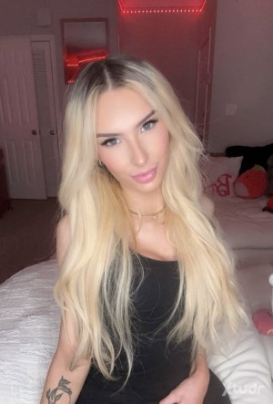 Xtudr - transDomme: Trans man, fun to chat with and looking for my partner 🏳️‍🌈🌈 
Since the input is already in English, the translation rem...